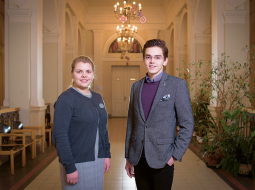 Lindas Lielbriedes un Daniila Vladimirova izveidotajā Skolens.lv var atrast vecāko klašu skolēnu — palīgu, kurš ilgtermiņā palīdzēs saprast kādu konkrētu mācību priekšmetu.
Foto — Edmunds Brencis, Picture Agency