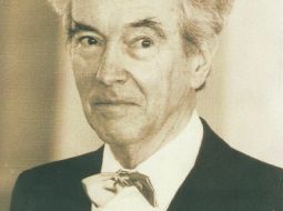 Profesors, jurists Dītrihs Andrejs Lēbers, saņemot Triju Zvaigžņu ordeni 1995. gadā. Mencendorfa nama arhīvs