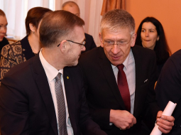 Saeimas deputāts Aleksejs Loskutovs (no kreisās) un Andrejs Judins. Foto: Zane Bitere, LETA