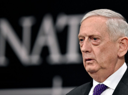 ASV aizsardzības ministrs Džeims Matiss NATO preses konferencē Briselē. Foto: AFP/LETA