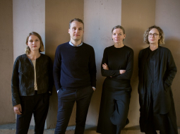 Latvijas paviljona kuratori, (no kreisās) Anda Skrējāne, Matīss Groskaufmanis, Gundega Laiviņa, Evelīna Ozola. Foto – Lauris Aizupietis