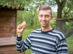 Produkcijas realizācija bijusi tieši tā, par ko Ģirts uztraucies visvairāk. Bet tagad nemaz nespējot tik daudz saražot, lai pilnībā nodrošinātu pieprasījumu.
Foto — TUESI.LV