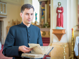 Staņislavs audzis septiņu bērnu ģimenē. Jaunākais brālis Antons jau vairākus gadus ir Vatikāna diplomātiskajā dienestā, dzīvo un strādā Āfrikas valstī Ruandā.
Foto — TUESI.LV