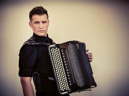 Bosniešu bajānists Mario Batkovičs