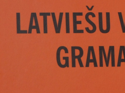 Latvijas Universitātes Latviešu valodas institūta izdevums "Latviešu valodas gramatika" (2014). Foto: Edijs Pālens, LETA