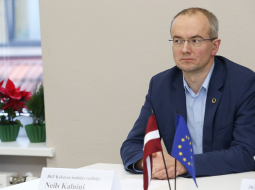 Jaunās konservatīvās partijas (JKP) Ķekavas novada deputāts Neils Kalniņš marta sākumā tika atcelts no līdzdalības komitejā. Foto: Evija Trifanova, LETA