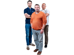Art Fairs Service dibinātājs Bruno Mellis (priekšplānā), pa kreisi — tehniskais direktors Aivars Gailums, pa labi — izpilddirektors Mārcis Laidiņš.
Foto — Alise Šulca, Picture Agency