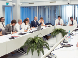 Saeimas Izglītības komisijā koalīcijas līderes ZZS deputāti, bloķējoties ar opozīcijā esošo Saskaņu un Reģionu apvienību, atbalstīja priekšlikumus, kas reformas ieviešanu atceļ vismaz uz gadu.
Foto no Saeimas arhīva