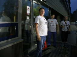 Saeimas deputāts Artuss Kaimiņš tiek atbrīvots no īslaicīgās aizturēšanas izolatora, piemērojot tam aizdomās turētā statusu. Foto: Evija Trifanova, LETA
