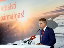 Partijas "Saskaņa" priekšsēdētājs un Rīgas mērs Nils Ušakovs partijas kongresā. Foto: LETA