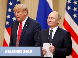 ASV prezidents Donalds Tramps un Krievijas prezidents Vladimirs Putins tiekas Helsinkos. Foto: Reuters/LETA