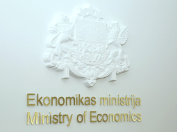 Ekonomikas ministrijas plāksne. Foto: Paula Čurkste, LETA