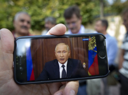 Krievijas prezidents Vladimirs Putins trešdien paziņoja par dažiem pensiju reformas punktu mīkstinājumiem. Foto: AP/LETA