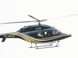 Plkst. 7.20 izlidojis no Viļņas ar airBaltic lidmašīnu un 8.20 ieradies Rīgā, 14.30 pāvests jau sēdās helikopterā, lai plkst. 16 nolaistos Aglonā.
Foto — Gints Ivuškāns
