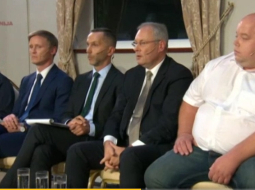 Daļa no Latvijas partiju līderiem, kuri piedalījās LTV translētajās priekšvēlēšanu debatēs Londonā. 