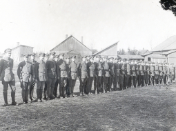 Baltijas landesvēra vācbaltiešu vienība 1918. gada beigās.
Foto no Latvijas Kara muzeja krājuma