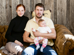 Eva, Sandis un Anna Behmaņi.
Foto — Ieva Salmane