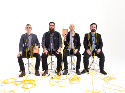 Amerikāņu sitaminstrumentu kvartets SŌ Percussion.
Publicitātes foto