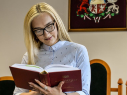 Madara Laugale. Foto no Biznesa augstskolas ''Turība'' albuma.
