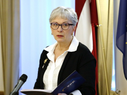 Eiropas Parlamenta deputāte Sandra Kalniete piedalās Satversmes tiesas svinīgajā sēdē, kurā simboliski noslēdz aizgājušo un atklāj jauno Satversmes tiesas darba gadu. Foto: Edijs Pālens, LETA
