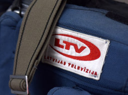 Latvijas Televīzijas darbinieka soma. Foto: Toms Koklītis, LETA