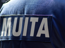 Latvijas muitas formas uzšuve. Foto: Zane Bitere, LETA