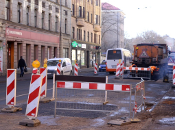 Remontdarbi Aleksandra Čaka ielā. Foto: Paula Čurkste, LETA