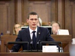 Saeimas deputāts Juris Jurašs uzstājas debatēs Saeimas sēdē. Foto: Evija Trifanova, LETA