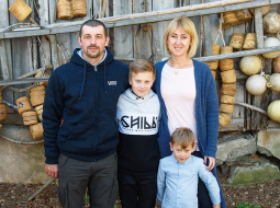 Kaspars, Leo, Solvita un Daniels Adamoviči.
Foto — Gints Ivuškāns