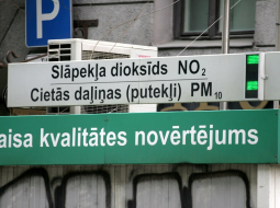 Pilsētas atmosfēras gaisa kvalitātes novērtējuma stacija Kr.Valdemāra ielā 2012. gadā. Foto: Lita Krone, LETA