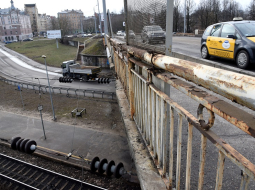 Brasas tilts jeb satiksmes pārvads Rīgā pār dzelzceļa līniju Zemitāni—Skulte, kas savieno Rīgas centru (Miera iela) ar Mežaparku un Čiekurkalnu (Gaujas iela). Foto: Zane Bitere, LETA