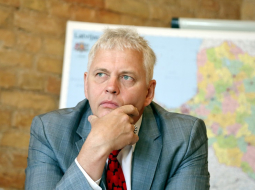 Uzņēmējs Viesturs Tamužs piedalās partijas "KPV LV" preses konferencē. Foto: Edijs Pālens, LETA
