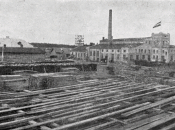 Mīlmaņa papīrfabrika 1926. gadā.
Foto no preses izdevumiem