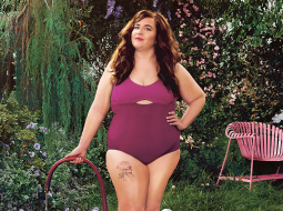 Griezīgā (Shrill).
Publicitātes foto