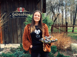 Tūrisma uzņēmēja Alise Bite krodziņā piedāvā Latvijas garšas. Publicitātes foto