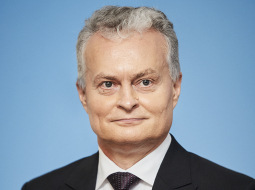 «Es gribētu būt diplomātiskāks, sevišķi, ja ir runa par izteicieniem par Krieviju.
Mēs atceramies dažus spēcīgus izteicienus, kuri drīzāk nebija piemēroti diplomātijas valodai.
Es to vēlētos izmainīt.»
Foto — Edmunds Brencis
