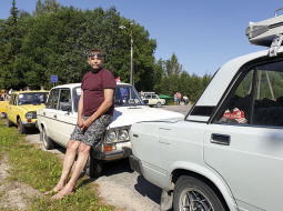 Dainis Lauskis: «Šodienas auto piedāvā servisu — pārvietot cilvēkus no viena punkta uz otru, tas ir transports, bet žigulis — tā ir īsta mašīna!»
Foto — Krista Dzidzēviča