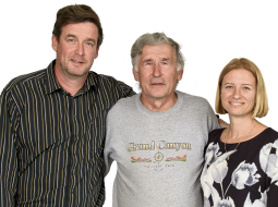 Mārtiņš Siliņš (pa kreisi), Andris Ābiķis un Ieva Ābiķe, Mežmaļi+ valdes locekļi.
Foto — Gints Ivuškāns