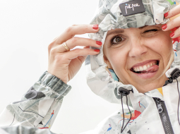 Līva Brakša.
Savs bizness — individuālā komersanta Pik pak zīmola vadītāja.
Pamatdarbs — Swedbank mārketinga projektu vadītāja.
Foto — Ieva Salmane