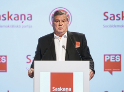 Jānis Urbanovičs partijas darbu organizēšot tā, lai «nebūtu neviena statista ne valdē, ne domē, lai visi komunicētu, būtu uzklausīti, nekautrētos kritizēt un būtu sacensība starp viedokļiem»
Foto — Edmunds Brencis