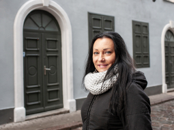 Evitas misija sākusies nejauši — viņa sekoja Ulubeles mājaslapai un saprata, ka «sirds netur» redzēt tik daudz ciešanu un cerību. FOTO — Ieva Salmane