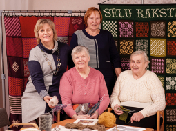 No kreisās: Olga Dogžina, Ināra Dinģele, Elita Boguša un Marija Tīta.
Foto — Ieva Salmane