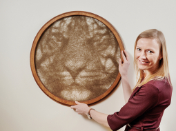 Jaunā uzņēmēja Ilze Kalpiša, Diegu meistars.
Foto — Edmunds Brencis