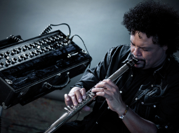 Venecuēliešu flautists Pedro Eustāšs.
Publicitātes foto