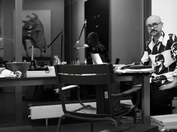 Uldis Mākulis: «Man patīk būt aizkulišu cilvēkam. Izskatās tā, ka viss notiek pats no sevis, tomēr pasaulē nav nejaušību. Lai notiktu nejaušības, ir smagi jāstrādā.»
Foto Kārlis Bērziņš