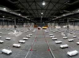 Pagaidu hospitālis Madrides izstāžu zālē IFEMA.
Foto — Scanpix
