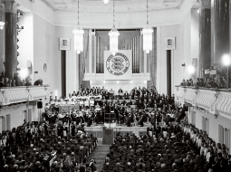Igaunijā pilsoņu kustība bija daudz spēcīgāka nekā Latvijā. Tās pirmais kongress notika 1990. gada marta sākumā, nedēļu pirms Augstākās Padomes vēlēšanām