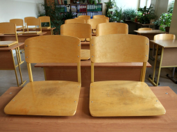 Tukšā mācību klase. Foto: Ieva Čīka, LETA