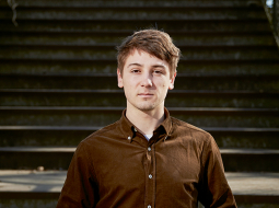 Divu gadu laikā Rūdolfs (22) izveidojis septiņu cilvēku komandu, kurā viņš ir pats jaunākais. Tehnoloģiju izstādē ārzemēs «Bosch pārstāvji mani uztvēra kā vienkāršu studentu, kuru interesē dažādi tehniskie risinājumi».
Foto — Edmunds Brencis