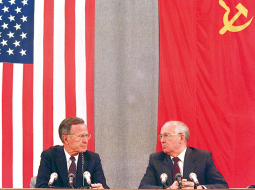 ASV prezidents Džordžs Bušs un PSRS prezidents Mihails Gorbačovs 1991. gada jūlijā Maskavā.
Foto — Boriss Koļesņikovs